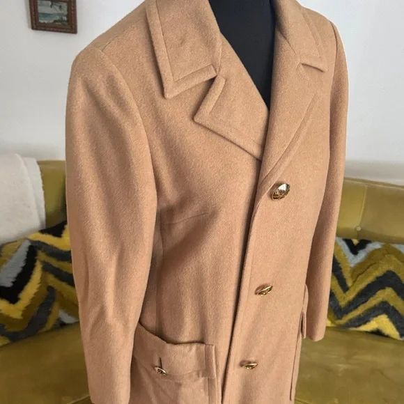 Elegant Tan Camel Hair Coat - Picture 13 of 13